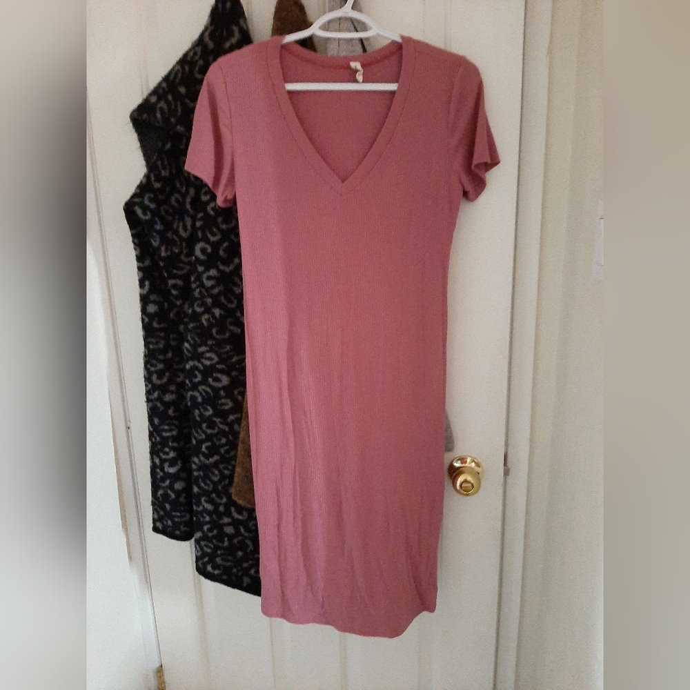 Hello Miz medium rose maternity v-neck short sleeve dress